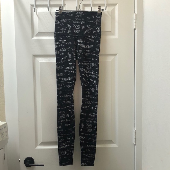LIKE NEW! Hi-Rise Wunder Under Pant - Picture 4 of 12